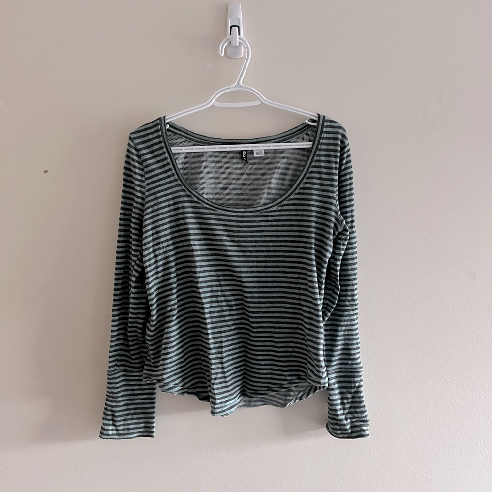 Scoop neck striped long sleeve t shirt